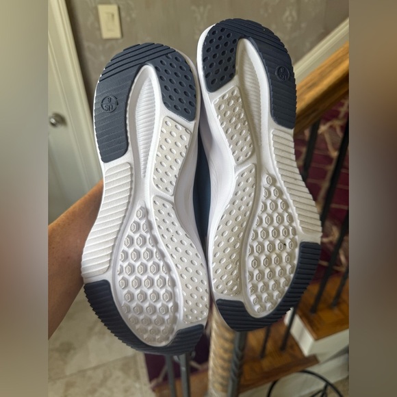 CRANE ladies lightweight slip on sneaker NWOT size 8, perfect condition, blue - Picture 8 of 10